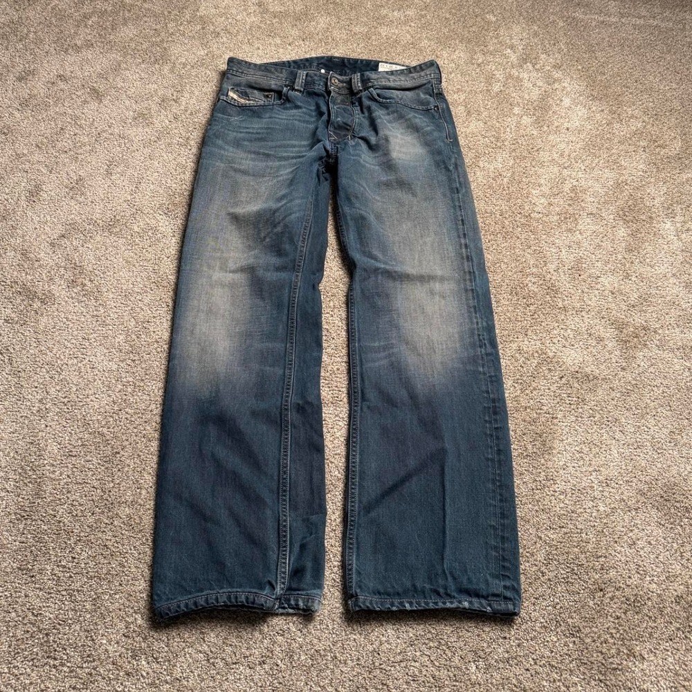 DIESEL EVERYDAY BLUE STRAIGHT LEG "LARKEE" DENIM
